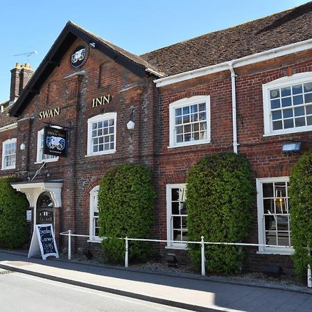 The Swan Inn Sturminster Newton Exterior foto